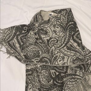 Liz Claiborne Gray and Cream Patterned Shawl